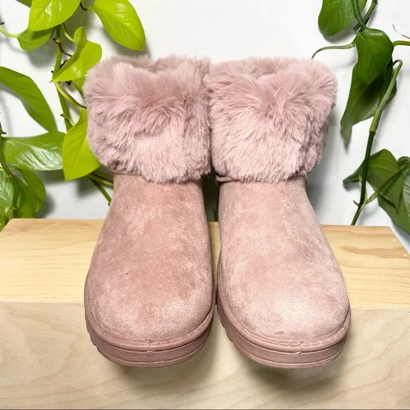 NWT 7.5, light pink fuzzy fur booties - Picture 7 of 9